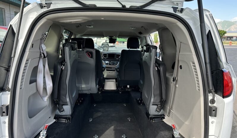 2023 Chrysler Voyager LX | Freedom Motors Versa Flex Manual Rear Entry Wheelchair Van full