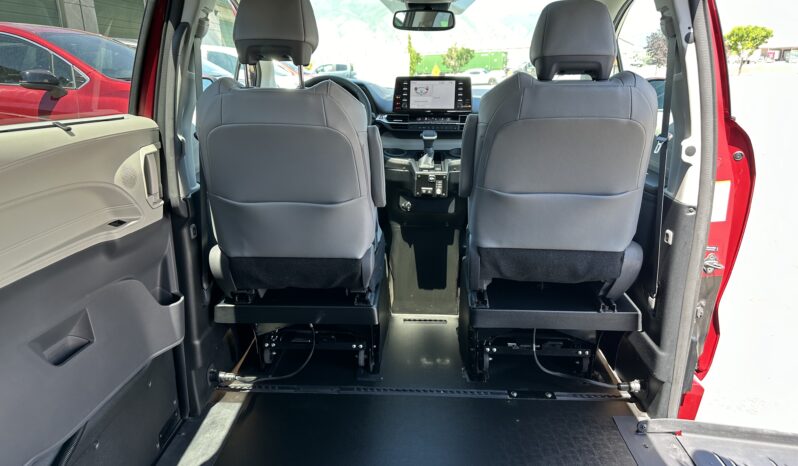 2021 Toyota Sienna Hybrid XLE | BraunAbility XT Wheelchair Accessible Conversion full