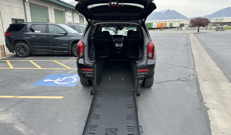 2024 Hyundai Palisade XRT | Freedom Motors Power Rear Entry Wheelchair Accessible SUV full