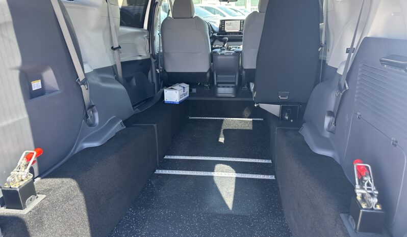 2024 Toyota Sienna LE | VMI Manual Rear Entry ADA Wheelchair Conversion full