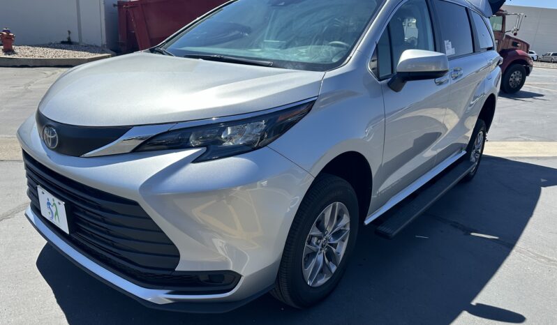 2024 Toyota Sienna LE | VMI Manual Rear Entry ADA Wheelchair Conversion full