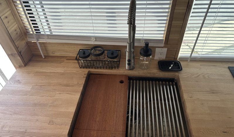 2008 Ford E350 BUS | Wheelchair Accessible RV Conversion full