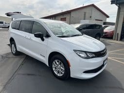 2025 Chrysler Voyager LX  | NEW BraunAbility Manual Rear Entry Wheelchair Conversion full