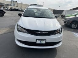 2025 Chrysler Voyager LX  | NEW BraunAbility Manual Rear Entry Wheelchair Conversion full