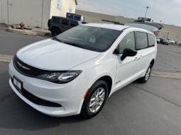 2025 Chrysler Voyager LX  | NEW BraunAbility Manual Rear Entry Wheelchair Conversion full