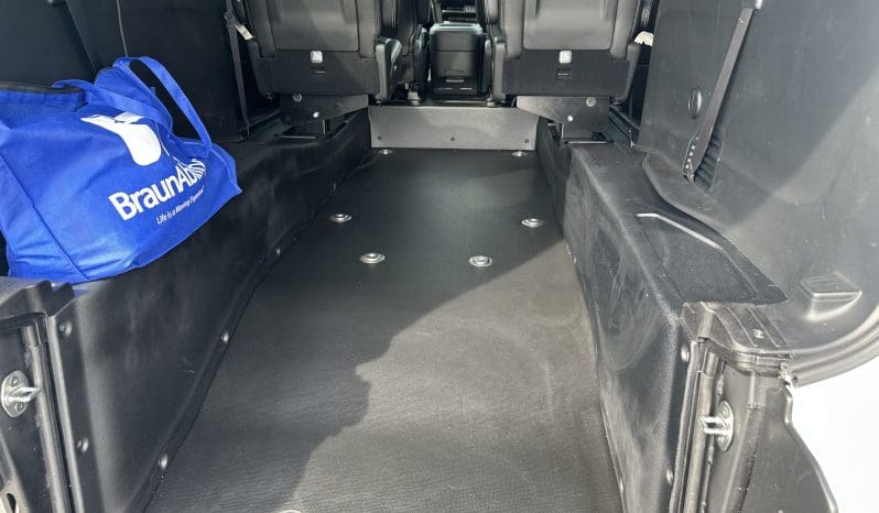 2025 Chrysler Voyager LX  | NEW BraunAbility Manual Rear Entry Wheelchair Conversion full