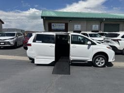 2019 Toyota Sienna LE |  VMI Northstar Infloor Wheelchair Conversion full