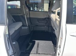 2019 Toyota Sienna LE |  VMI Northstar Infloor Wheelchair Conversion full