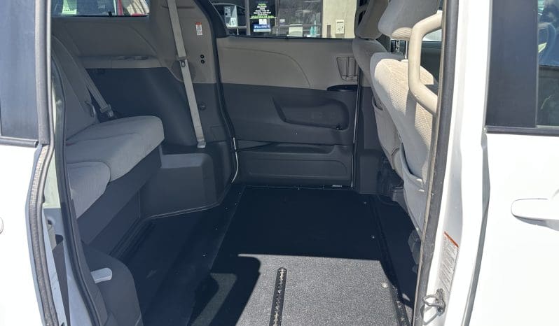 2019 Toyota Sienna LE |  VMI Northstar Infloor Wheelchair Conversion full