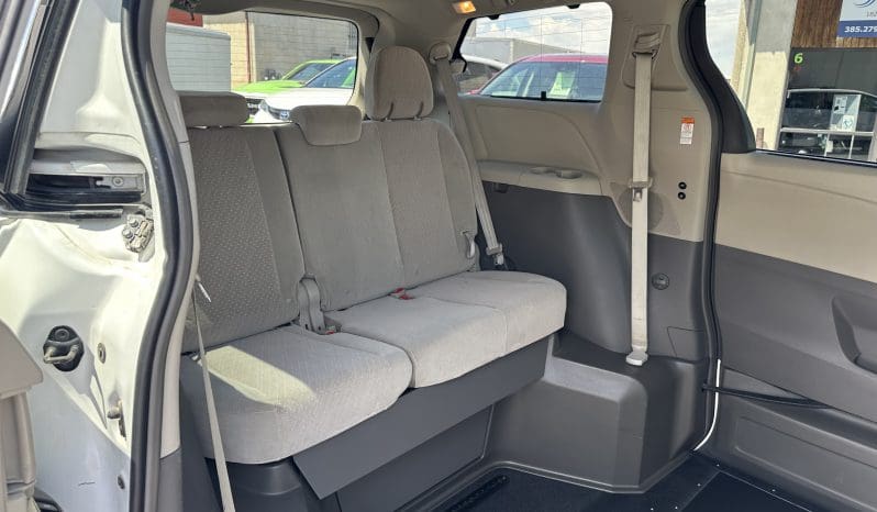2019 Toyota Sienna LE |  VMI Northstar Infloor Wheelchair Conversion full