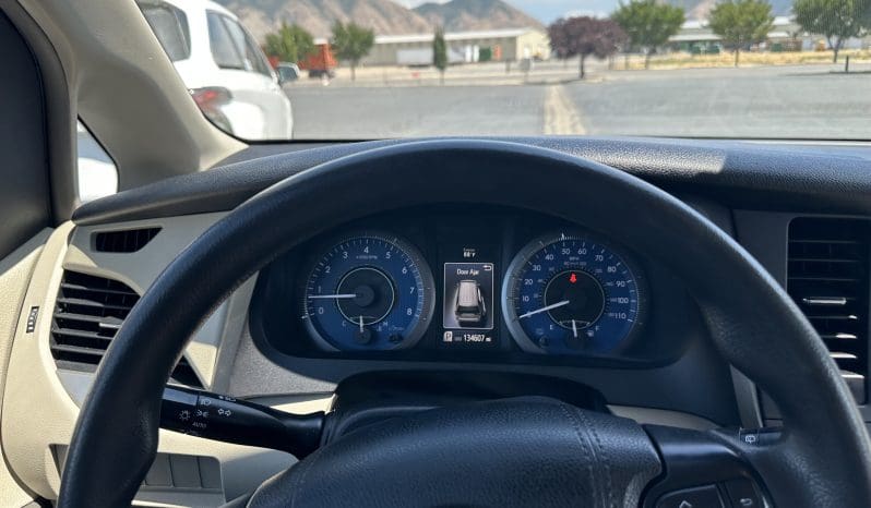 2019 Toyota Sienna LE |  VMI Northstar Infloor Wheelchair Conversion full