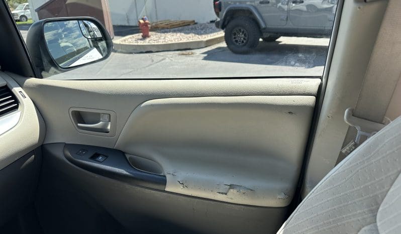 2019 Toyota Sienna LE |  VMI Northstar Infloor Wheelchair Conversion full