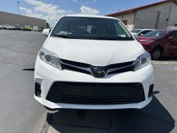 2019 Toyota Sienna LE |  VMI Northstar Infloor Wheelchair Conversion full