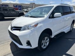 2019 Toyota Sienna LE |  VMI Northstar Infloor Wheelchair Conversion full