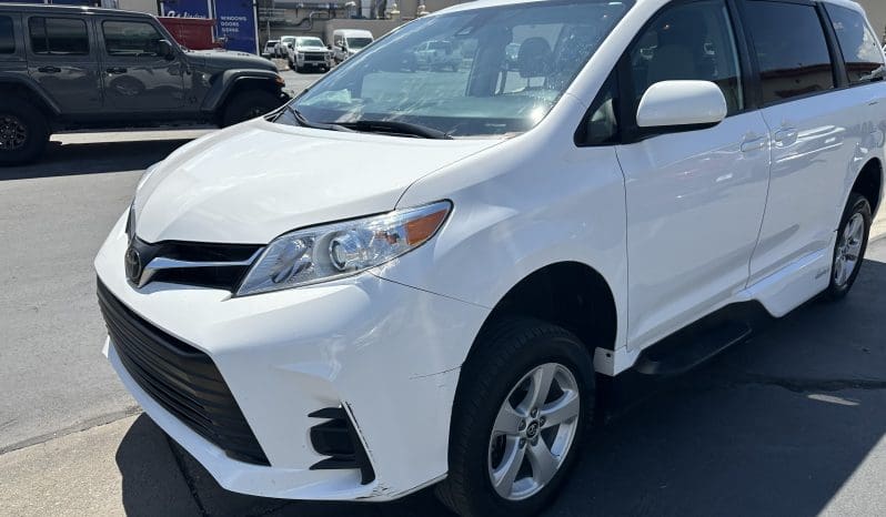 2019 Toyota Sienna LE |  VMI Northstar Infloor Wheelchair Conversion full