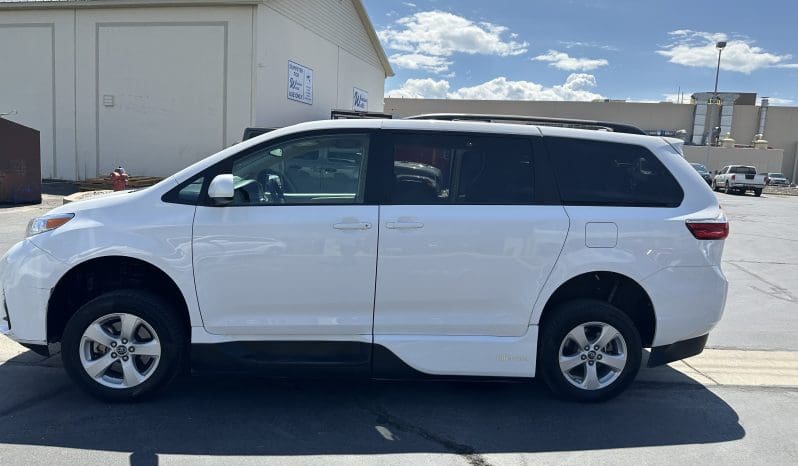 2019 Toyota Sienna LE |  VMI Northstar Infloor Wheelchair Conversion full
