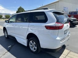2019 Toyota Sienna LE |  VMI Northstar Infloor Wheelchair Conversion full