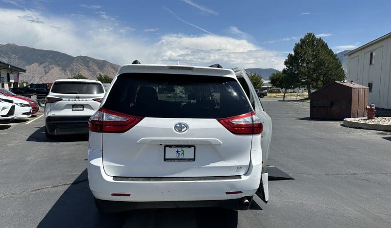2019 Toyota Sienna LE |  VMI Northstar Infloor Wheelchair Conversion full