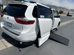 2019 Toyota Sienna LE |  VMI Northstar Infloor Wheelchair Conversion full