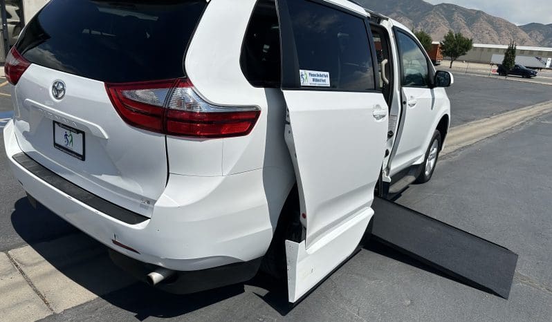 2019 Toyota Sienna LE |  VMI Northstar Infloor Wheelchair Conversion full