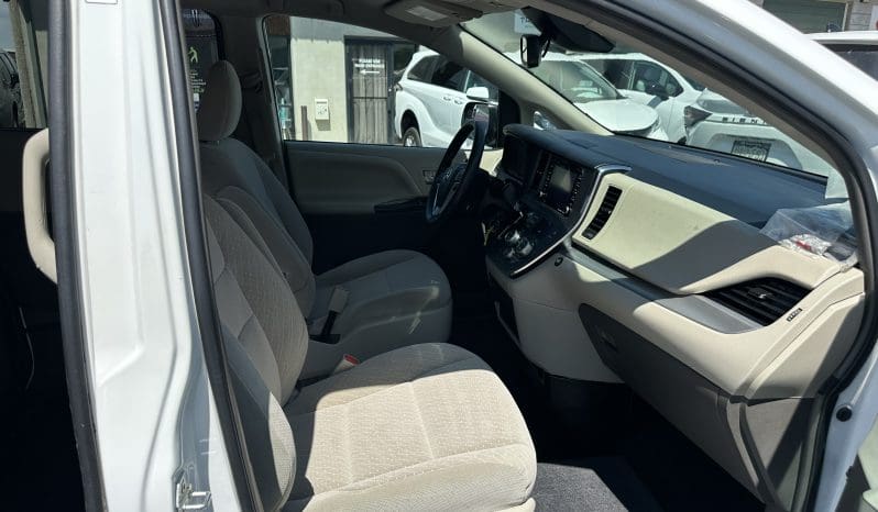 2019 Toyota Sienna LE |  VMI Northstar Infloor Wheelchair Conversion full