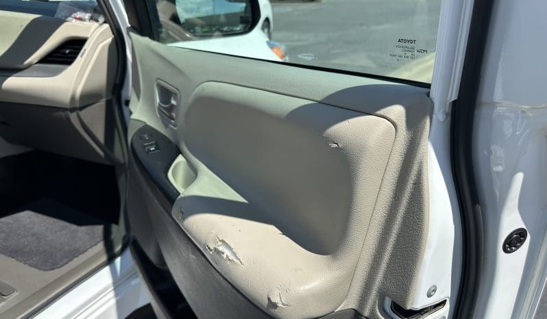2019 Toyota Sienna LE |  VMI Northstar Infloor Wheelchair Conversion full