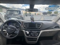 2022 Chrysler Voyager LX  | NEW BraunAbility Companion Van Manual Side Entry Wheelchair Conversion full