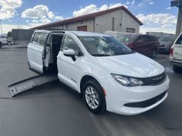 2022 Chrysler Voyager LX  | NEW BraunAbility Companion Van Manual Side Entry Wheelchair Conversion full