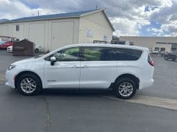 2022 Chrysler Voyager LX  | NEW BraunAbility Companion Van Manual Side Entry Wheelchair Conversion full