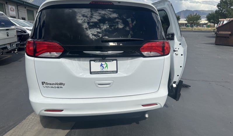 2022 Chrysler Voyager LX  | NEW BraunAbility Companion Van Manual Side Entry Wheelchair Conversion full