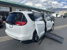 2022 Chrysler Voyager LX  | NEW BraunAbility Companion Van Manual Side Entry Wheelchair Conversion full