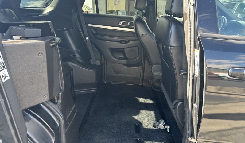 2016 Ford Explorer XLT |  BraunAbility MXV Power Infloor Wheelchair Conversion full